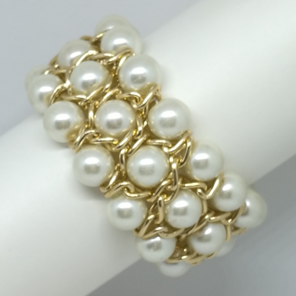 Pearl and gold wire Bracelet- J091